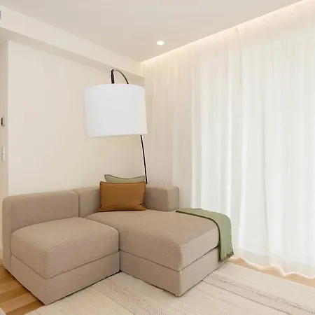 Liiiving In - Factory Pearl