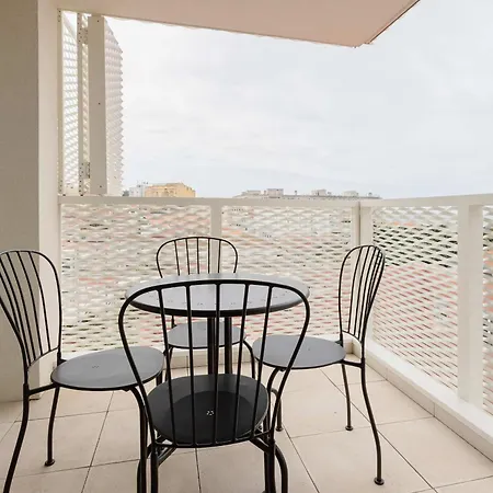 Lejlighed Liiiving In - Factory Pearl